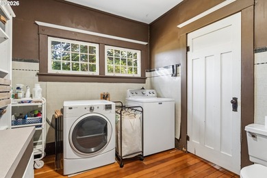 Absolutely charming 1910 Craftsman farmhouse - calling all - photo 18