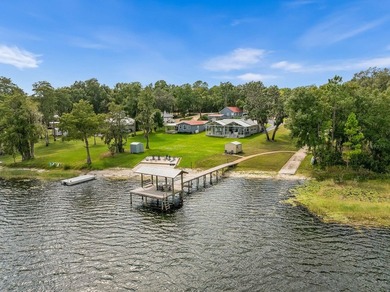 Come home to Florida lakefront living at its best! Welcome to - photo 5