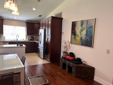 Spacious end-unit townhome located in the desired Cortina - photo 7