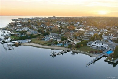 Welcome to an exceptional waterfront retreat, ideally situated - photo 2