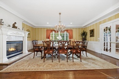 Welcome to an exceptional waterfront retreat, ideally situated - photo 5