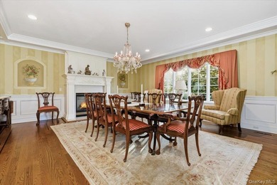 Welcome to an exceptional waterfront retreat, ideally situated - photo 6