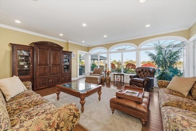 Welcome to an exceptional waterfront retreat, ideally situated - photo 7