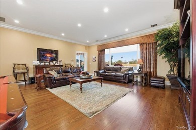 Welcome to an exceptional waterfront retreat, ideally situated - photo 8