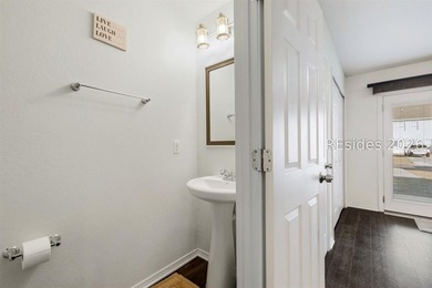 WELCOME HOME! This beautifully updated, turnkey 2-bedroom, 2 - photo 12