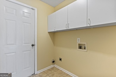 Welcome home to this beautifully maintained ranch offering 3 - photo 14