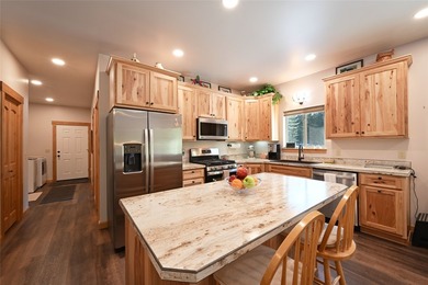 Experience true Montana living on this exceptional 10-acre horse - photo 32