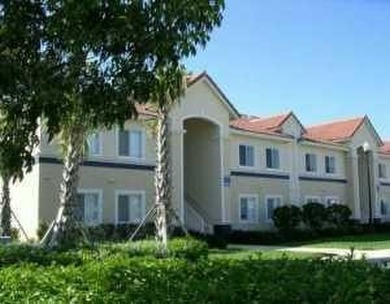 3 bedroom 2 bath condo. Step inside to find good sized rooms - photo 1