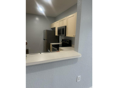 3 bedroom 2 bath condo. Step inside to find good sized rooms - photo 10