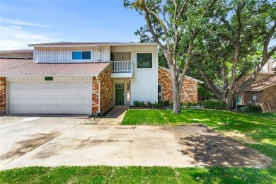Lake Townhome/Townhouse For Sale in Carrollton, Texas