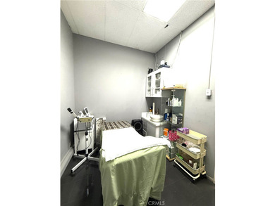 A well established and long term beauty bar is up for a grab due - photo 5