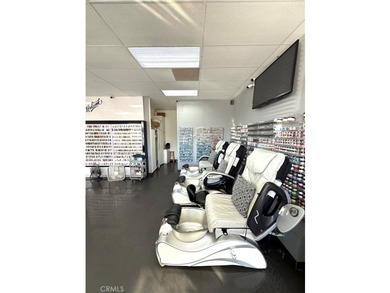 A well established and long term beauty bar is up for a grab due - photo 8