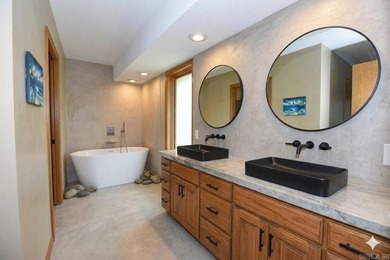 Experience lake living in this Greers Ferry Lake view home in - photo 19