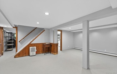 Welcome to this beautifully maintained 4-bedroom, 2-full-bath - photo 22