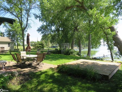 This is a very nice cottage with guest house. Great looking gas - photo 10
