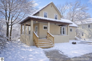 Lake Cadillac Home Sale Pending in Cadillac Michigan