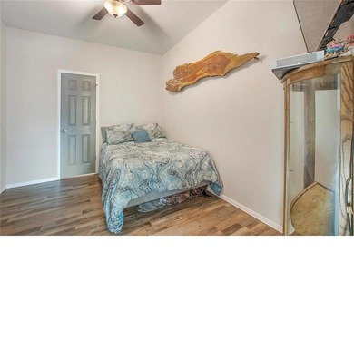 WATERFRONT SHORT-TERM RENTAL OR PRIVATE RESIDENCE. This inviting - photo 16