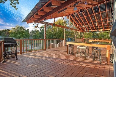 WATERFRONT SHORT-TERM RENTAL OR PRIVATE RESIDENCE. This inviting - photo 24