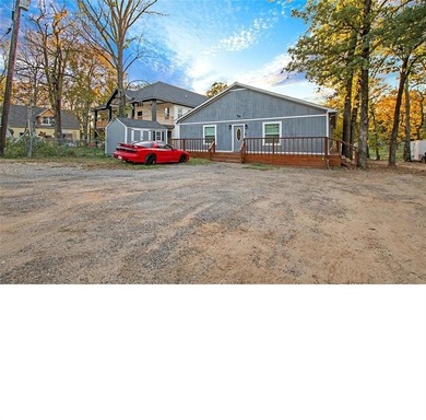WATERFRONT SHORT-TERM RENTAL OR PRIVATE RESIDENCE. This inviting - photo 28