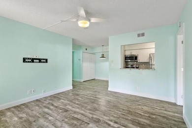 Welcome to Chasewood South! Step inside this beautifully - photo 3