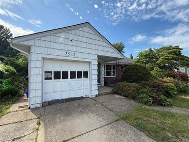 Discover this charming ranch-style home in prime Oceanside - photo 2