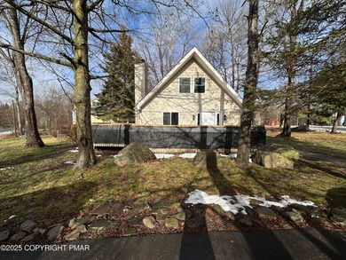 Lake Carobeth Home For Sale in Tobyhanna Pennsylvania