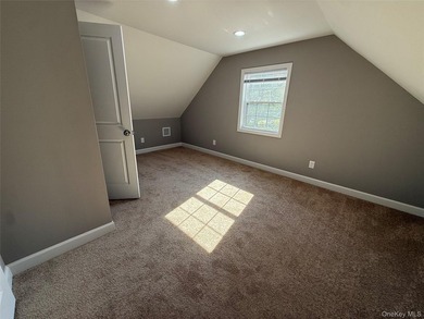 Beautifully renovated 4-bedroom, 2-bath home in Bay Shore - photo 12