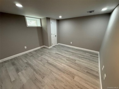 Beautifully renovated 4-bedroom, 2-bath home in Bay Shore - photo 15