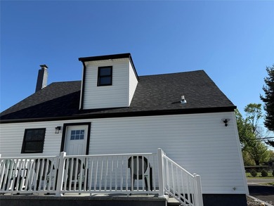 Beautifully renovated 4-bedroom, 2-bath home in Bay Shore - photo 21