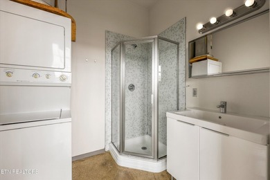 Welcome to JFG Flats! Settled in the heart of Downtown Knoxville - photo 9
