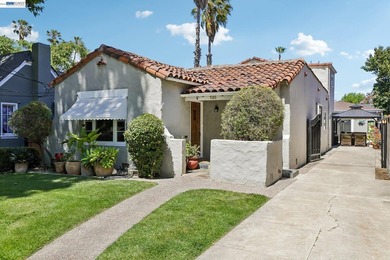 Rarely available park-front opportunity! Ideally situated - photo 2