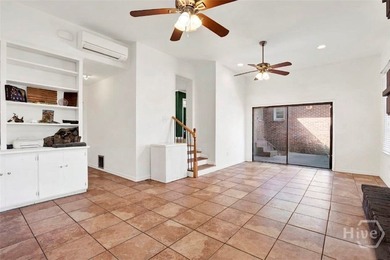 Recently painted, no longer green interior! This well-maintained - photo 14