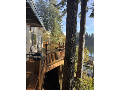 South Tenmile Lake Home For Sale in Lakeside Oregon
