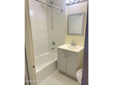 THIS 4TH FLOOR 1 BEDROOM SPACIOUS UNIT LOCATED IN WELL - photo 12