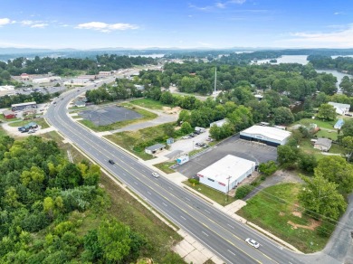 Back building offers over 7800 sq ft of open space. It is