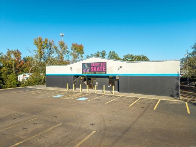 Back building offers over 7800 sq ft of open space. It is