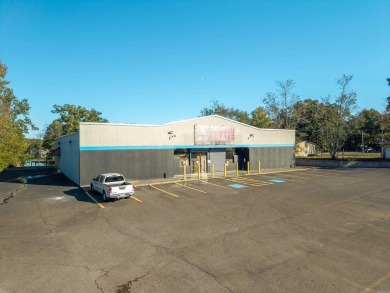 Back building offers over 7800 sq ft of open space. It is