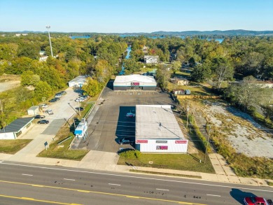 Back building offers over 7800 sq ft of open space. It is