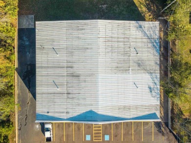 Back building offers over 7800 sq ft of open space. It is