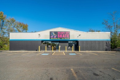 Back building offers over 7800 sq ft of open space. It is