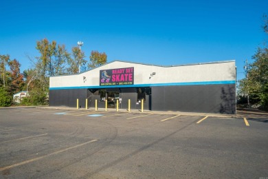 Back building offers over 7800 sq ft of open space. It is