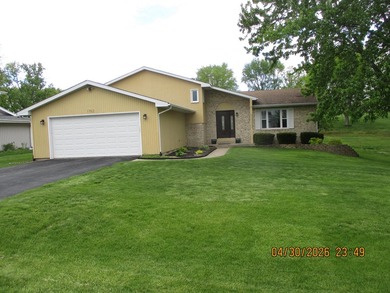FISH, BOAT, GOLF AND VACATION AT HOME IN THIS SPACIOUS QUAD - photo 2