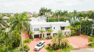 Discover this distinctive waterfront quadruplex in the Bel Lido - photo 1