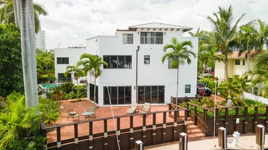 Discover this distinctive waterfront quadruplex in the Bel Lido - photo 10