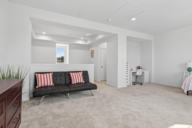 Modern Coastal Living in Ventura's Solana Heights. Discover the - photo 25