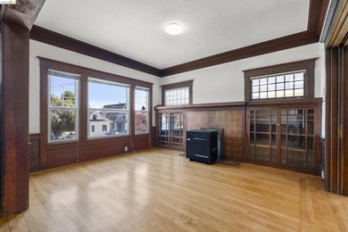 This beautifully preserved 1910 duplex blends timeless character - photo 7