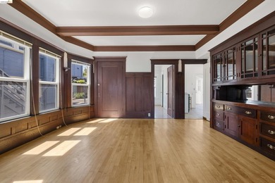 This beautifully preserved 1910 duplex blends timeless character - photo 9
