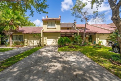 Lake Townhome/Townhouse For Sale in Doral, Florida