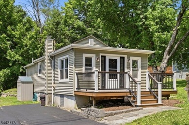 Welcome To This Charming 2 Bedroom Home In Upper Greenwood Lake! - photo 1