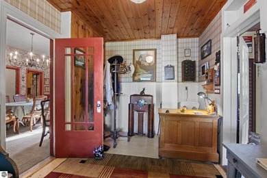 Step back in time with this extraordinary turn-of-the-century - photo 4